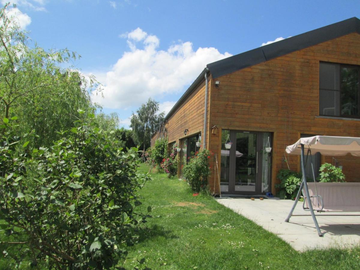 Florennes Gite Neuf 150 M2 Devant Un Grand Lac Prive De 2 Hectares Poissonneux Au Milieu Des Bois Eksteriør billede