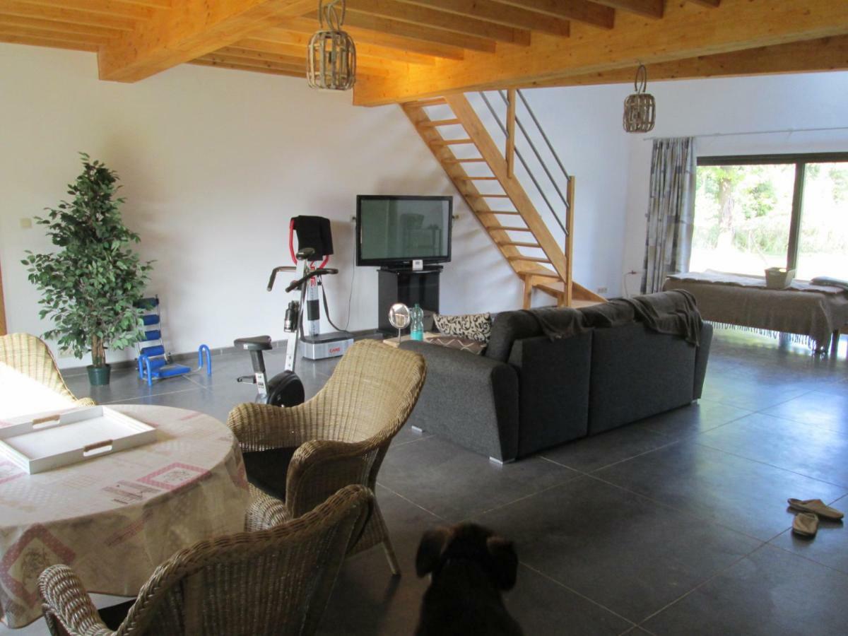 Florennes Gite Neuf 150 M2 Devant Un Grand Lac Prive De 2 Hectares Poissonneux Au Milieu Des Bois Eksteriør billede