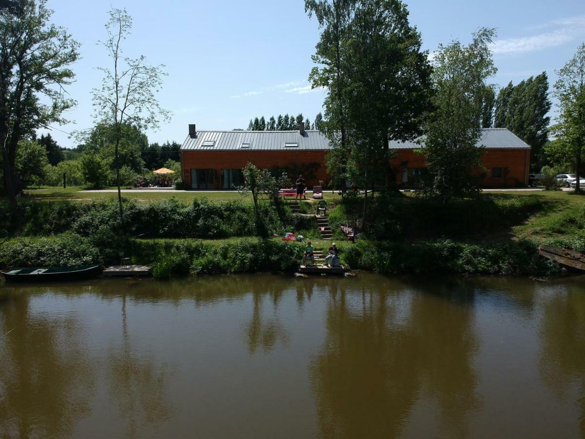 Florennes Gite Neuf 150 M2 Devant Un Grand Lac Prive De 2 Hectares Poissonneux Au Milieu Des Bois Eksteriør billede